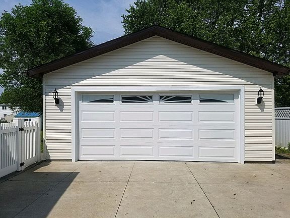 2nd image of 30 Wedgewood Dr