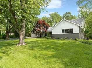 4 Bon Hills Dr, Saint Louis, MO 63132