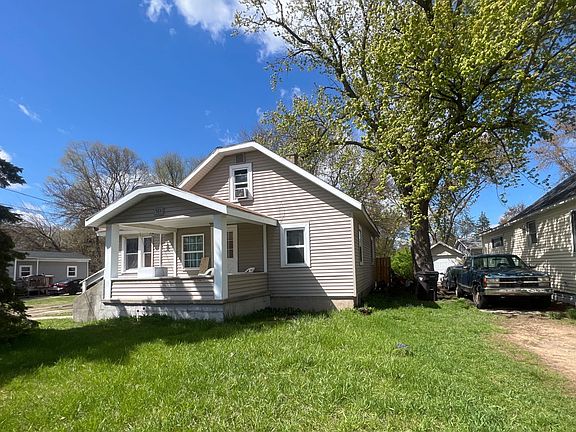 2nd image of 561 Buist St SW