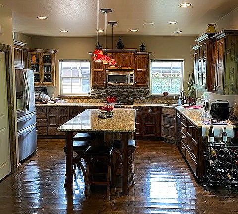 3rd image of 6028 Hobson Ln