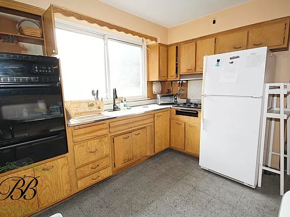 4th image of 1564 E 56th St
