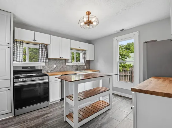 77 S Main St, Croton, OH 43013