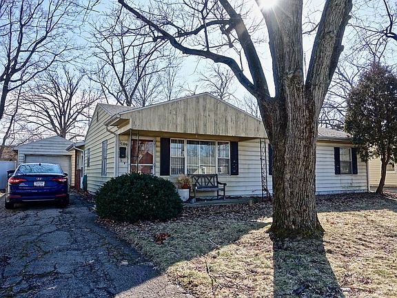 2nd image of 1609 W Glenn Ellyn Dr