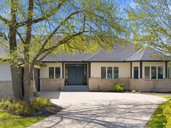 2065 Woodstone Ct, Victoria, MN 55386