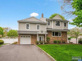 206 Kociemba Dr, River Vale, NJ 07675