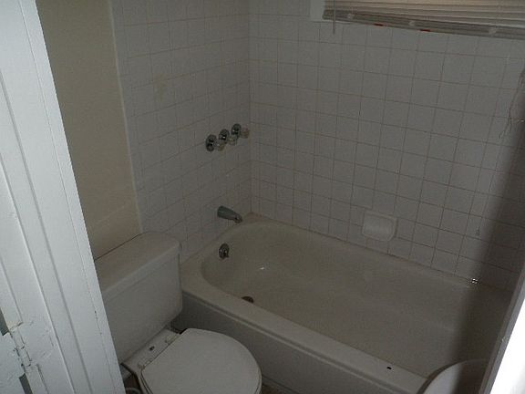 3rd image of 906 N Moreland Ave