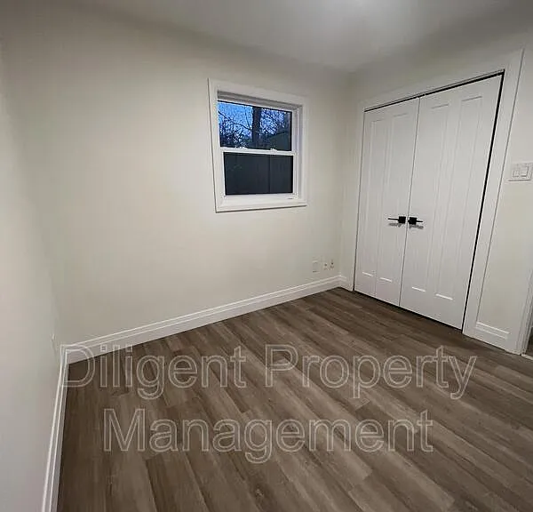 438 Bellevue St #UPPER — Photo 36