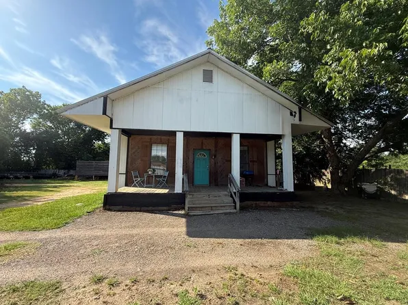 1303 E Royall Blvd, Malakoff, TX 75148