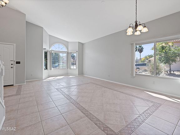 4th image of 874 W Port Royal Pl