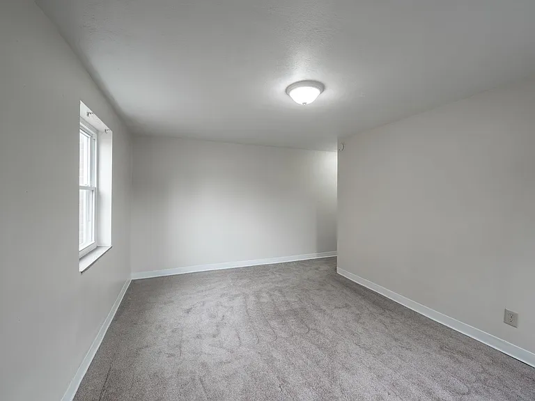 810 Perry Hwy — Photo 8