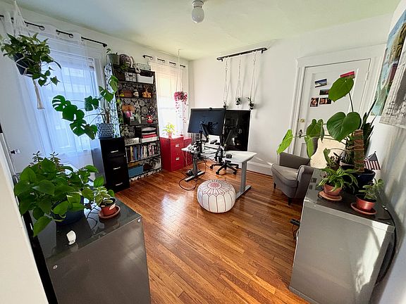4th image of 42 Waterhouse St #1