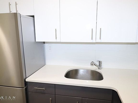 5th image of 4140 Denman St APT 4L