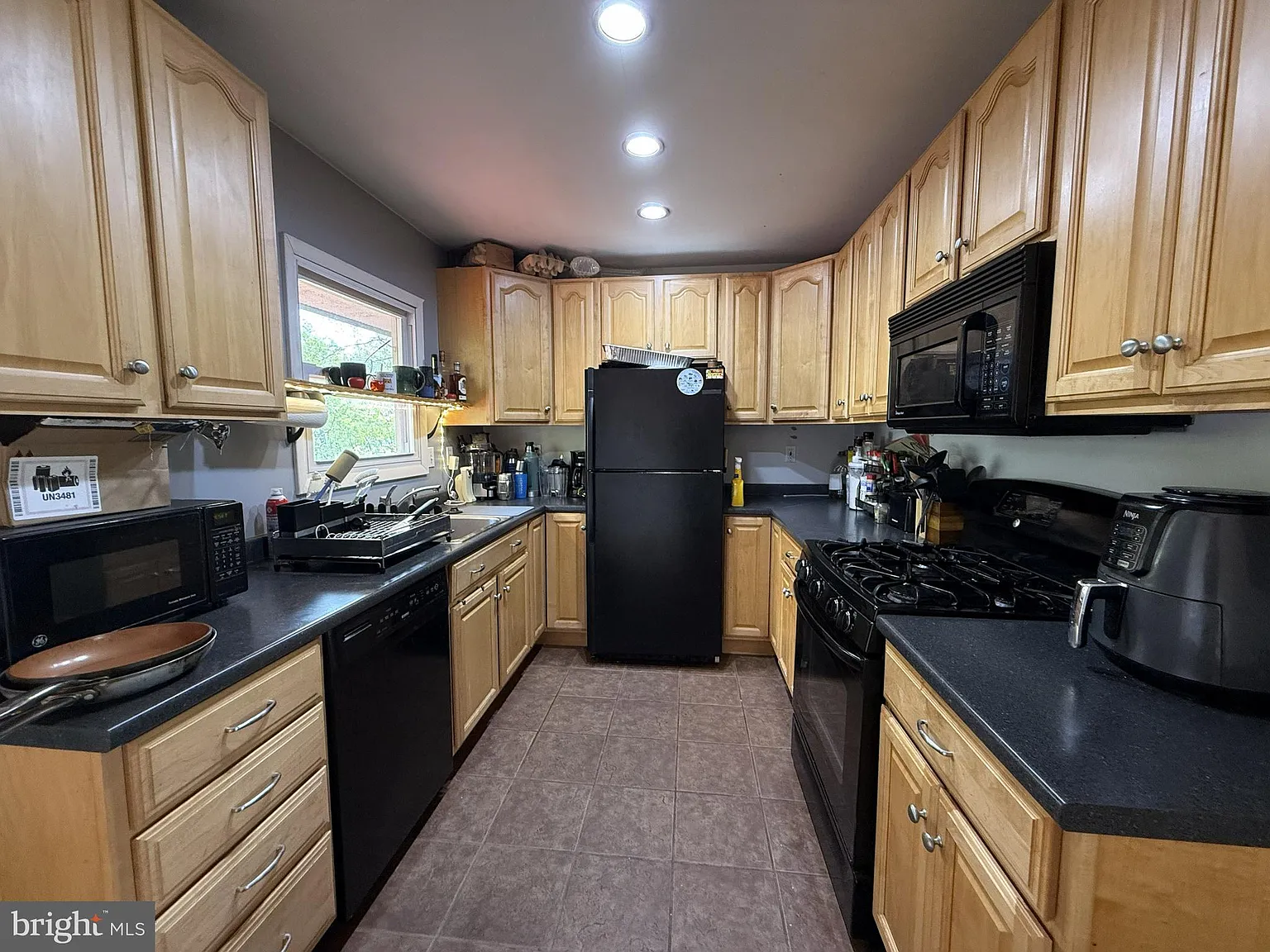 3 bed, 1.0 bath, 962 sqft, $1,450 — Photo 4