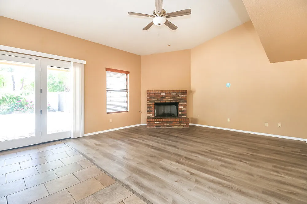 4 bed, 2.0 bath, 2700 sqft, $3,115 — Photo 4