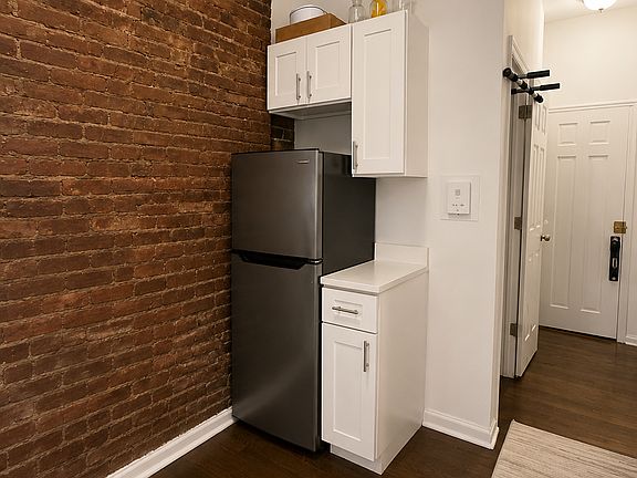 4th image of 29 Jones St APT 1A