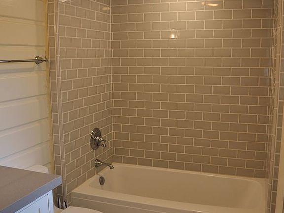 5th image of 530 E Almond Ave