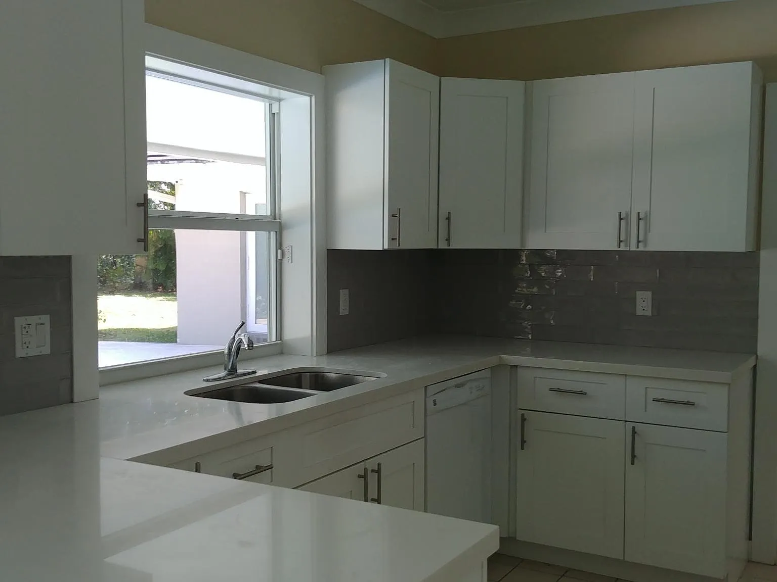 4 bed, 2748 sqft, $7,550 — Photo 4
