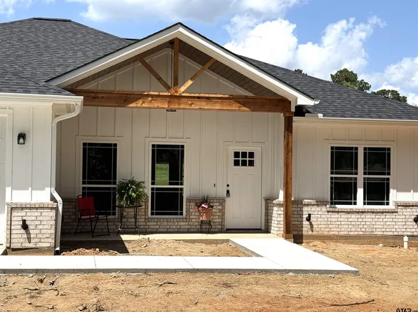 901 E Bailey Ave, Troup, TX 75789