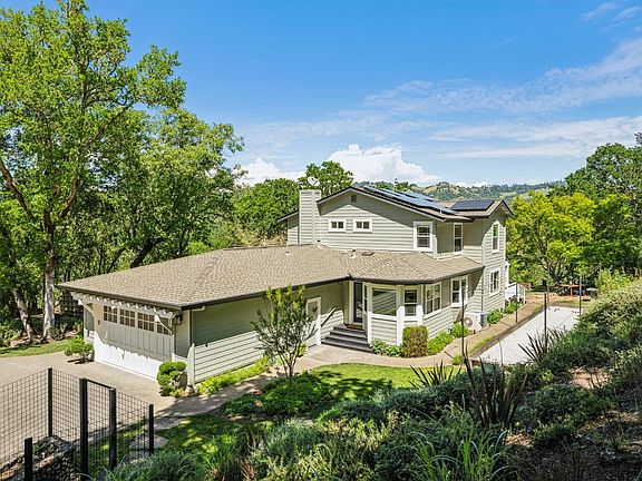 3rd image of 2546 Cresta Road