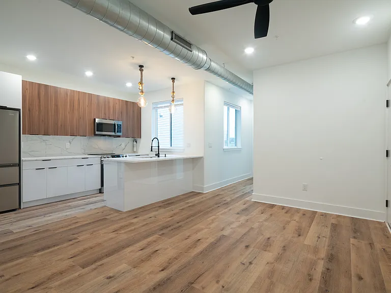 2621 W Oxford St #305 — Photo 6