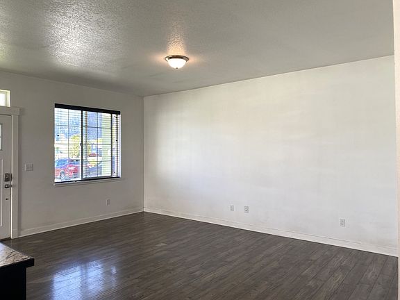 4th image of 1006 Chenowuth St #A