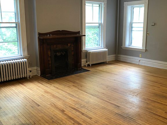 5th image of 295 Maple St APT 1