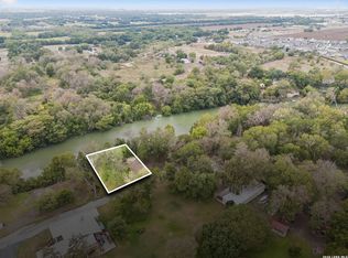 8 RIVER OAK DR, Seguin, TX 78155