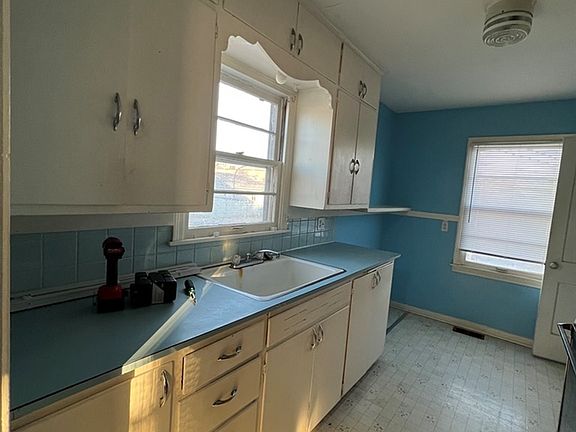 3rd image of 717 Wood Ave