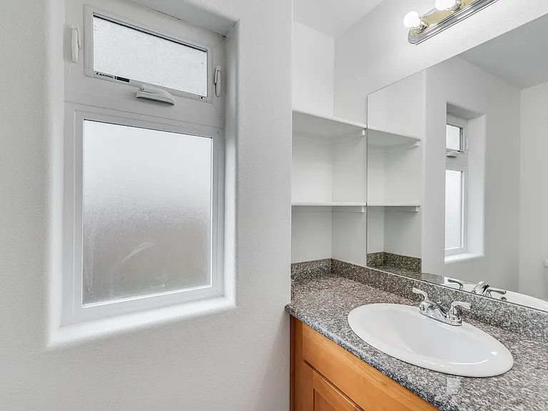 1158 SE Oak St — Photo 7