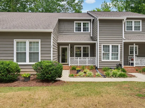 126 Lake Hollow Cir, Cary, NC 27513