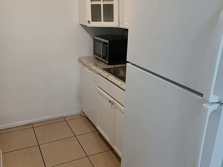 1436 Holden Ave #B — Photo 5