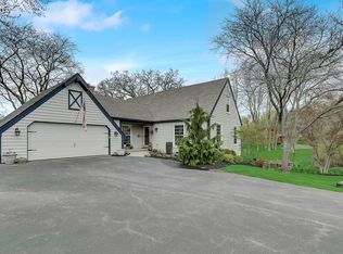 24960 N Pawnee Rd, Lake Barrington, IL 60010