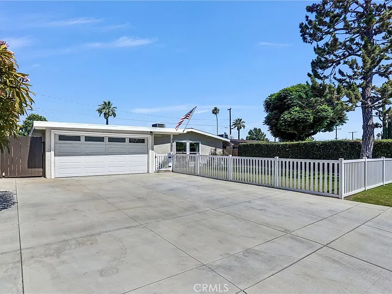 230 N Calvados Ave — Photo 2