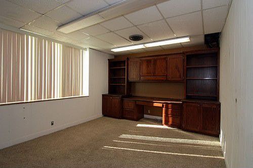 3rd image of 527 W 39th St