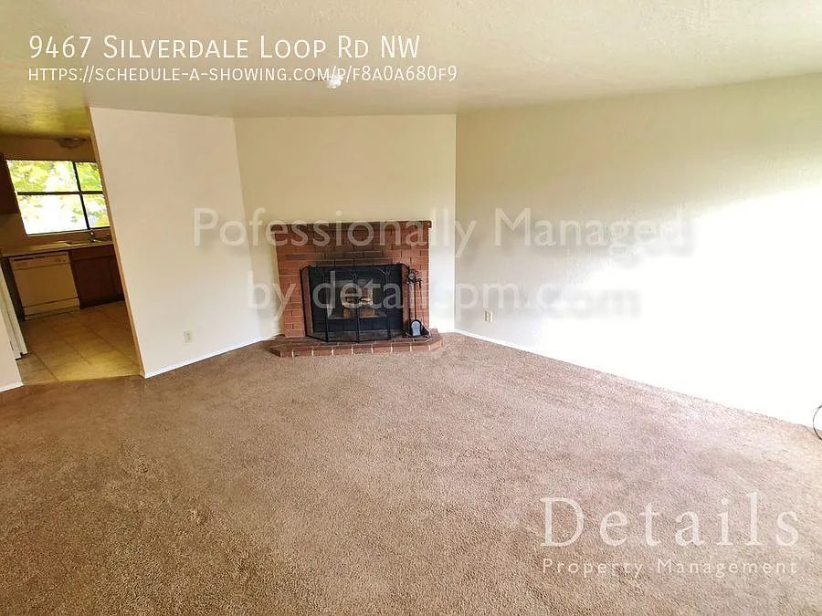 2 BR Duplex in Quiet Silverdale Setting — Photo 3