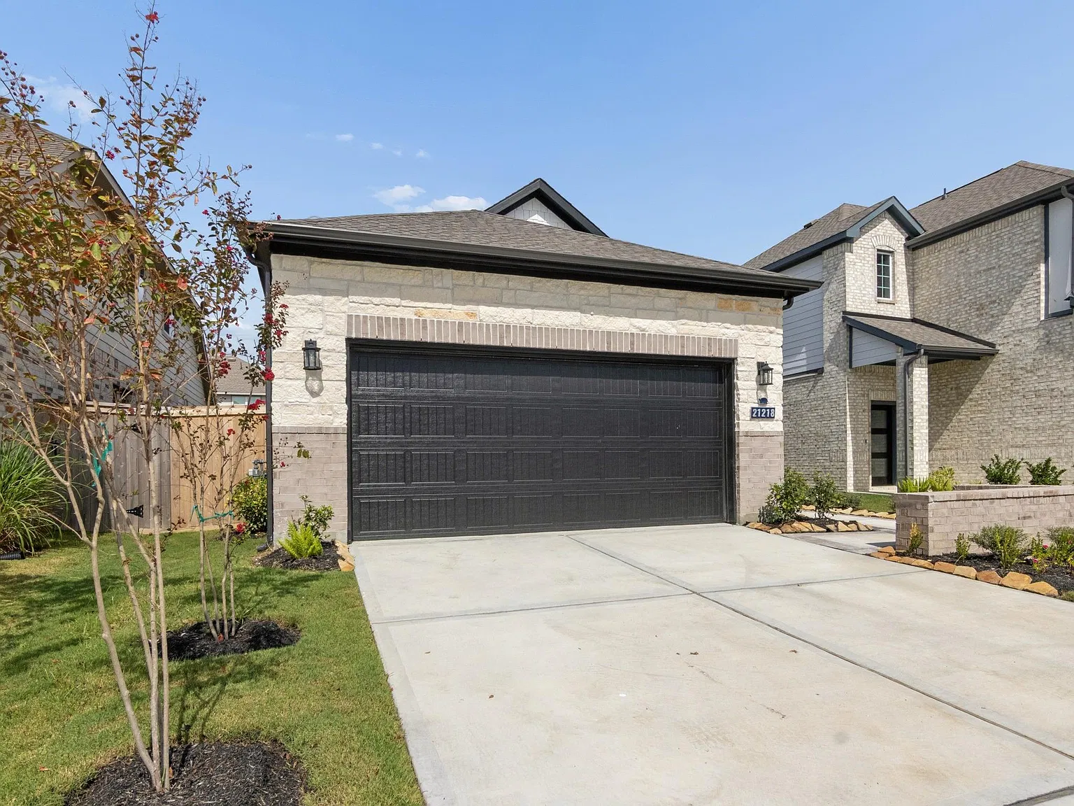 4 bed, 2.0 bath, 1625 sqft, $2,500 — Photo 2