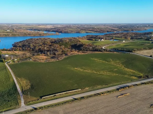 18756 Lakeview Rd, Leon, IA 50144