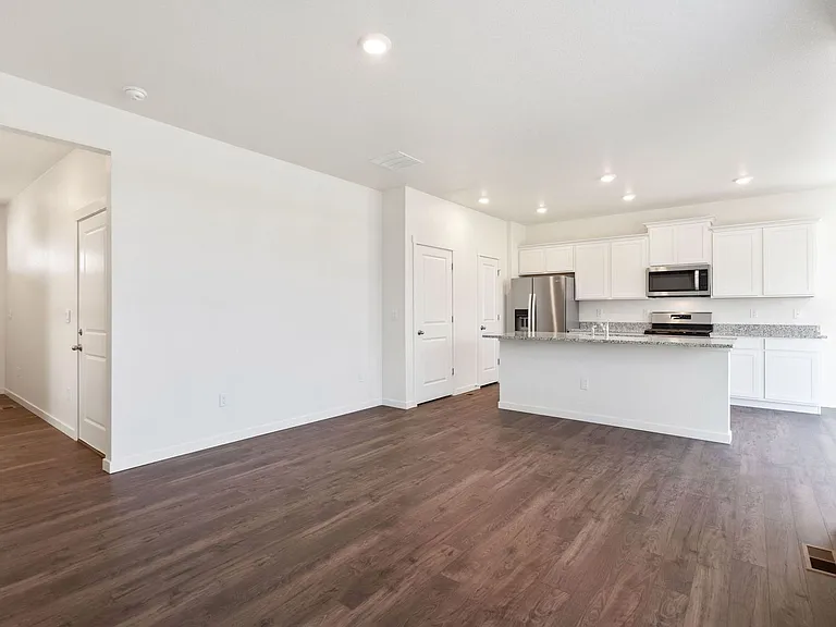 815 Elias Tarn Dr — Photo 7