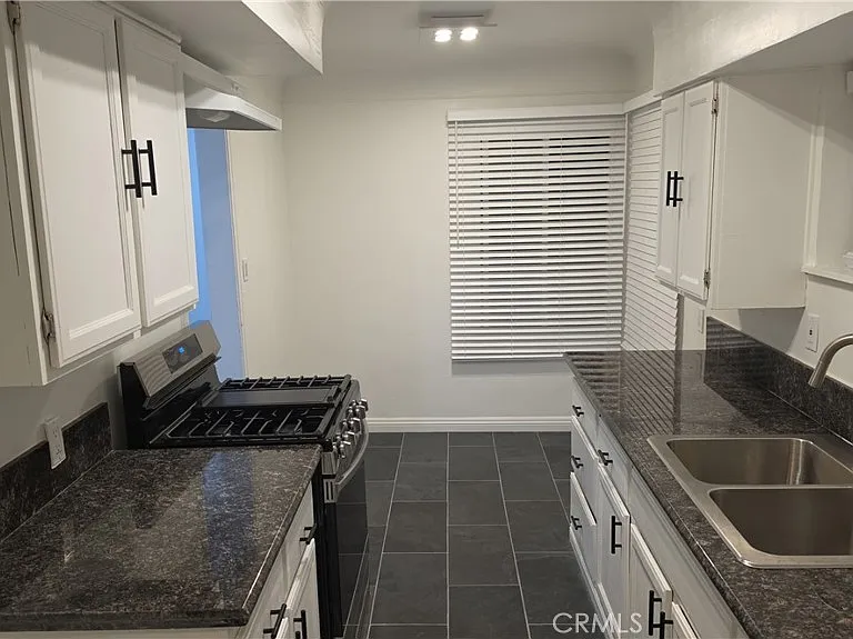 1022 W 57th St — Photo 7