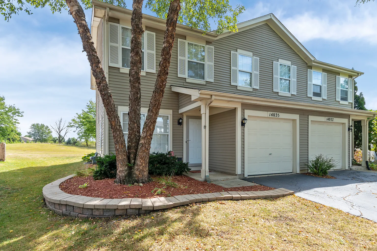 14035 Danbury Dr photo 1