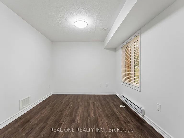 30 Henneberry Ln — Photo 5