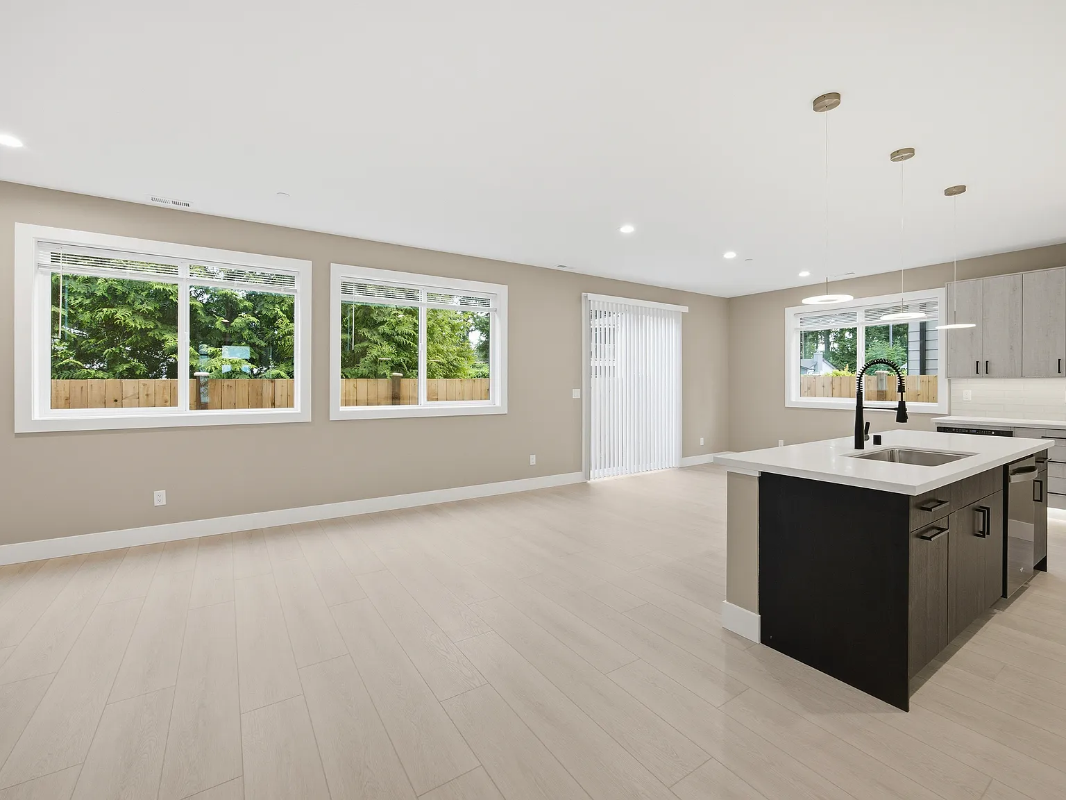 4 bed, 2.5 bath, 2000 sqft, $3,645 — Photo 3