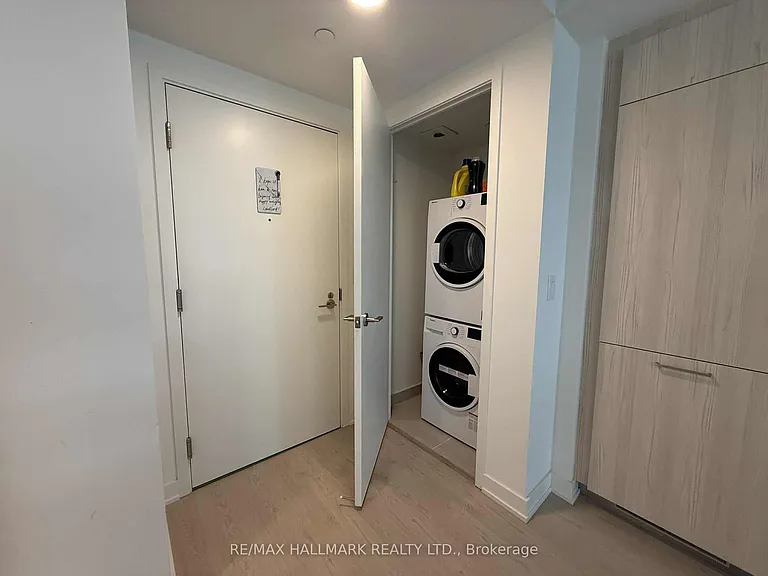 65 Mutual St #908 — Photo 17