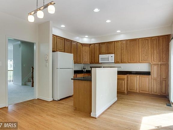 3rd image of 3307 Broker Ln