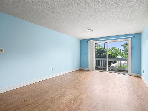 3rd image of 15 Bower Rd APT E1