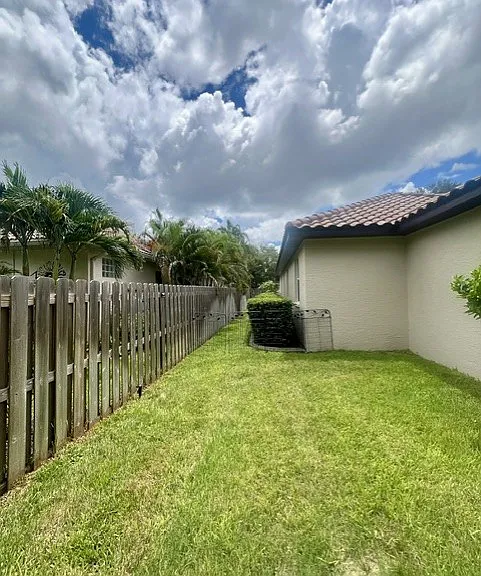Fenced in back yard. 

Do you have a pup who loves to run in the yard? This home is pet friendly to approved renters. Ask us about our restrictions.