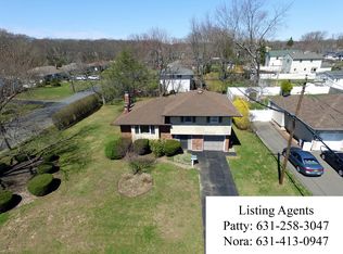 1 Baylor Dr, Smithtown, NY 11787