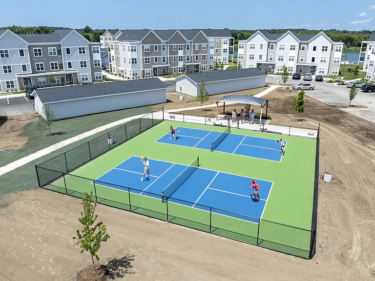 Elmwood Lake Apartments — Photo 37