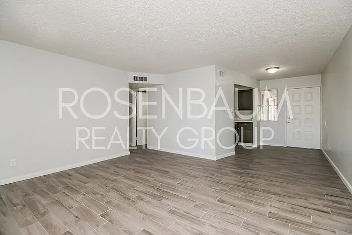 1050 W University Dr #202 — Photo 5