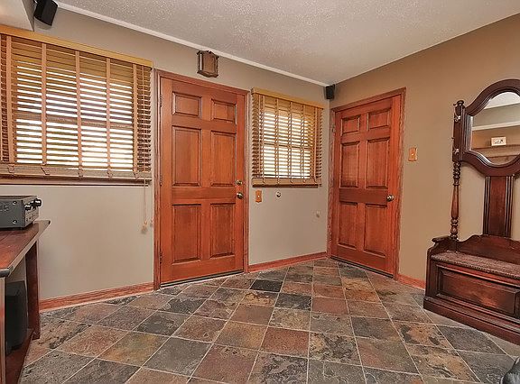 2nd image of 16149 W Des Plaines Dr